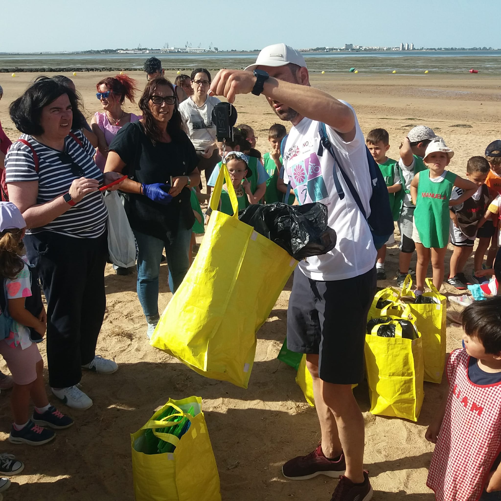 "Natura sin Basura" y el CEI Elvira Lindo fomentan la conciencia ambiental en La Cachucha con el apoyo de la Cátedra VERINSUR-UCA de Economía Circular e Investigación en Ingeniería Ambiental