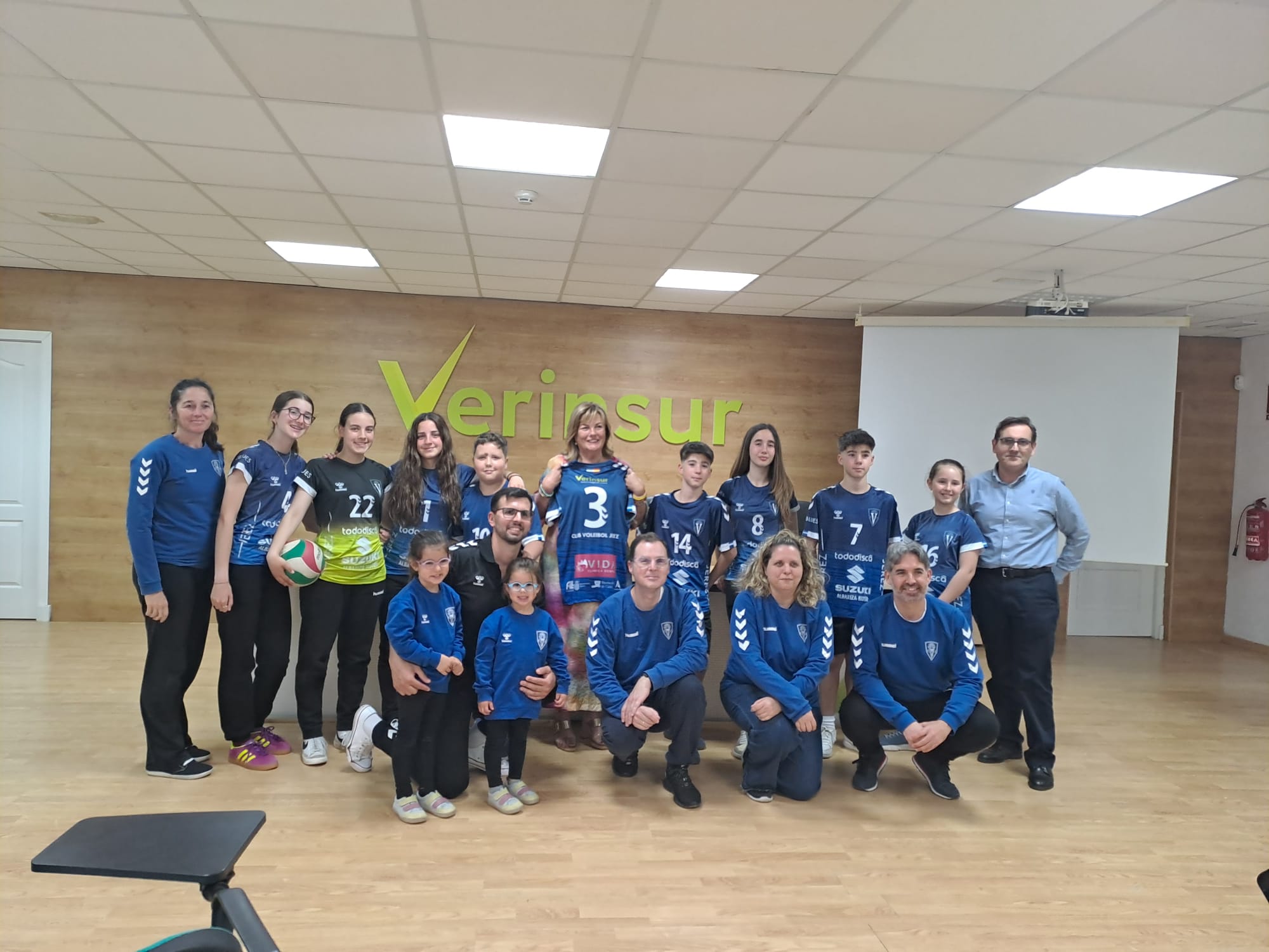 CLUB VOLEIBOL JEREZ y VERINSUR: una alianza que apuesta por el deporte y el desarrollo de valores